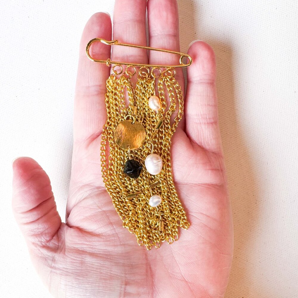 Handmade Gold Chain and Pearl Dangle Brooch Pin - Picture 6 of 7